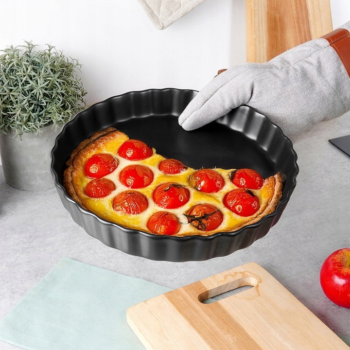 Forma de tarta Vilde, tava de copt din ceramica, pentru copt si coacere, cu margini ondulate, negru, 24,5 cm