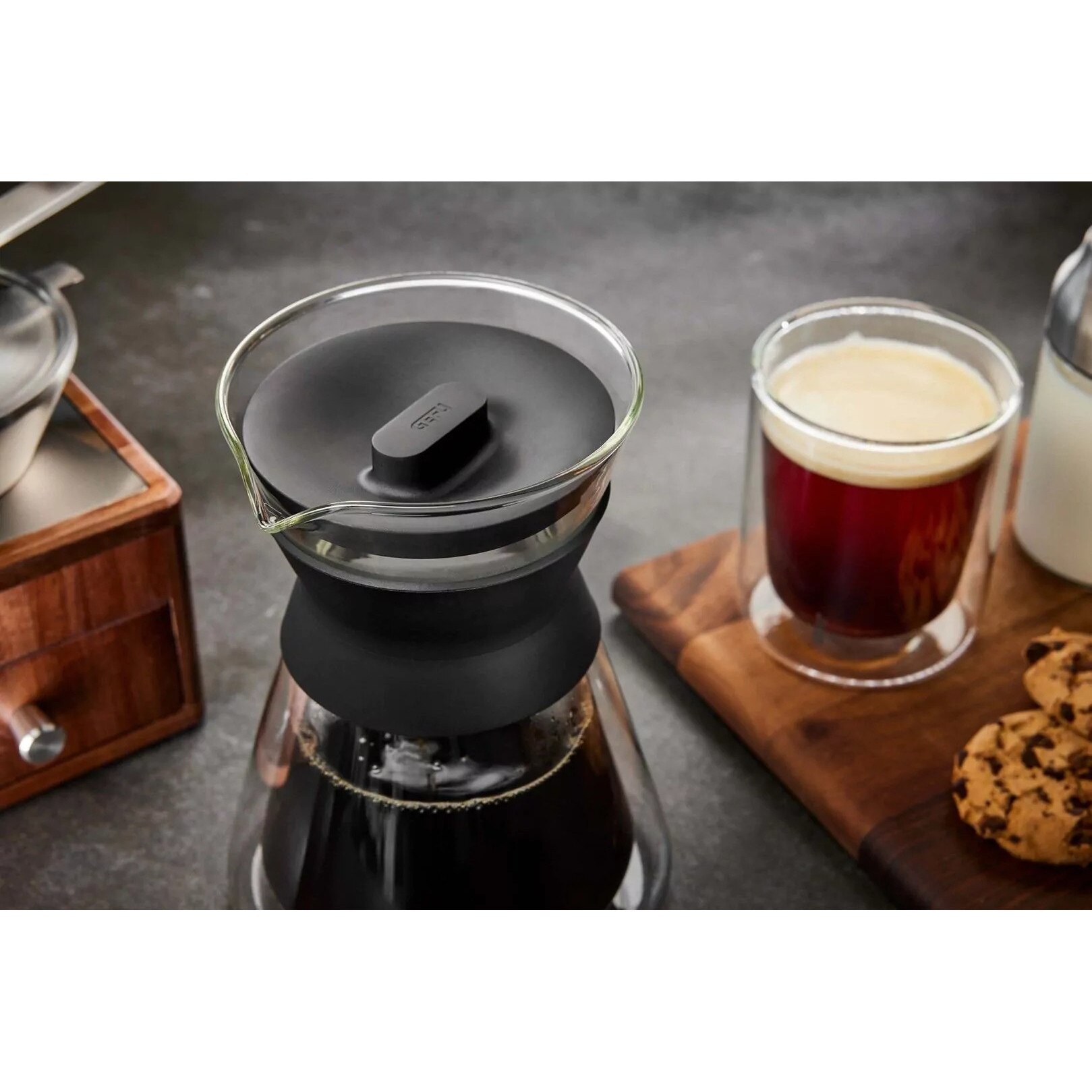 Infuzor pentru cafea / cafetiera pentru filtru Gefu Butio Thermo, cu pereti dubli din sticla borosilicata, filtru reutilizabil din otel inoxidabil, transparent/negru, 500 ml