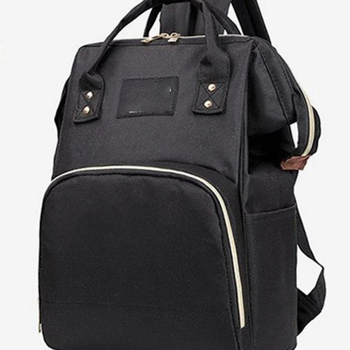 Laptop hátizsák vízálló, környezetbarát anyagból, párnázott rekesszel 15.6 hüvelykes laptophoz, 28L kapacitás, fekete, 30.5 x 17.3 x 42 cm
