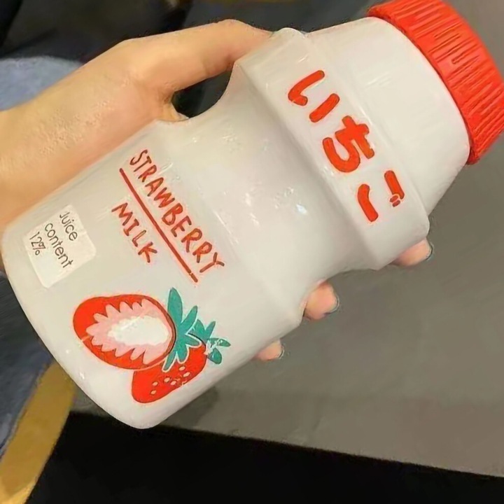 Hordozható gyermek kulacs 480ML piros gyümölcs mintás PC műanyag szíjjal
