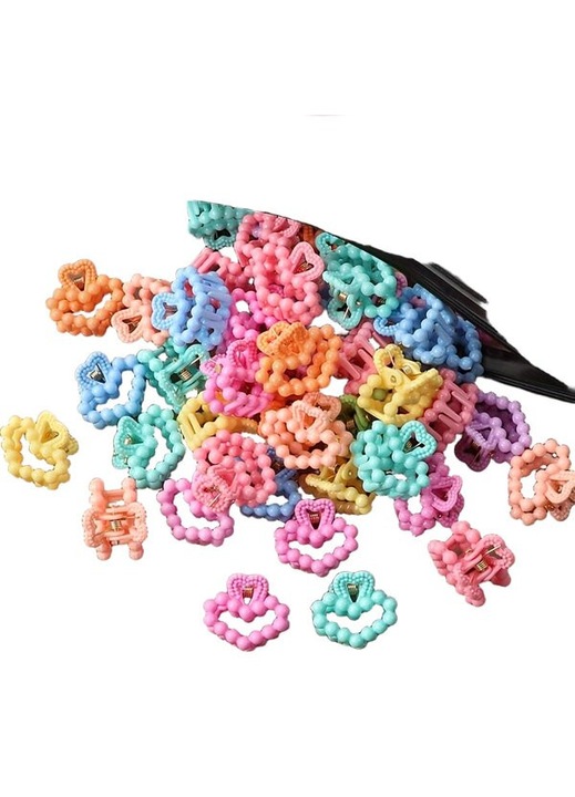 Set clame de par mini din plastic, cu aspect mat si decor perle in forma de inima – 20 bucati, multicolor