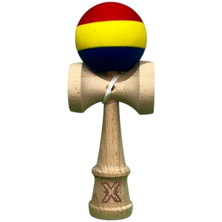 Kendama profesionala din lemn cu rubber grip, joc de indemanare si coordonare, 18 cm, model tricolor rosu galben albastru, pentru antrenament si freestyle