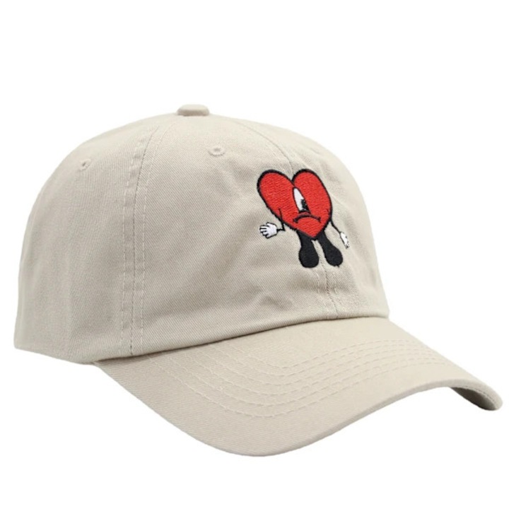 Sapca baseball din bumbac brodata cu inima rosie Bad Bunny, cu viziera scurta, Bej, Reglabil