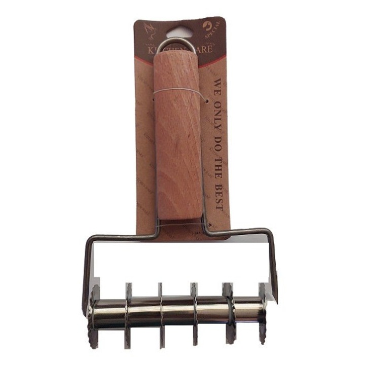 Taietor/rola pentru paste si biscuiti din otel inoxidabil, maner din lemn, latime de lucru 20 cm, lungime totala 20,5 cm, diametru inele 4 cm, inox/lemn, 1 buc