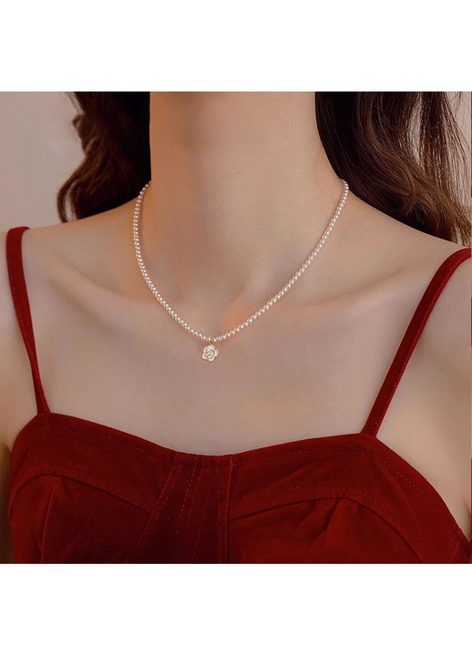 Colier din perle tip choker cu pandantiv Camelia, delicat, Alb