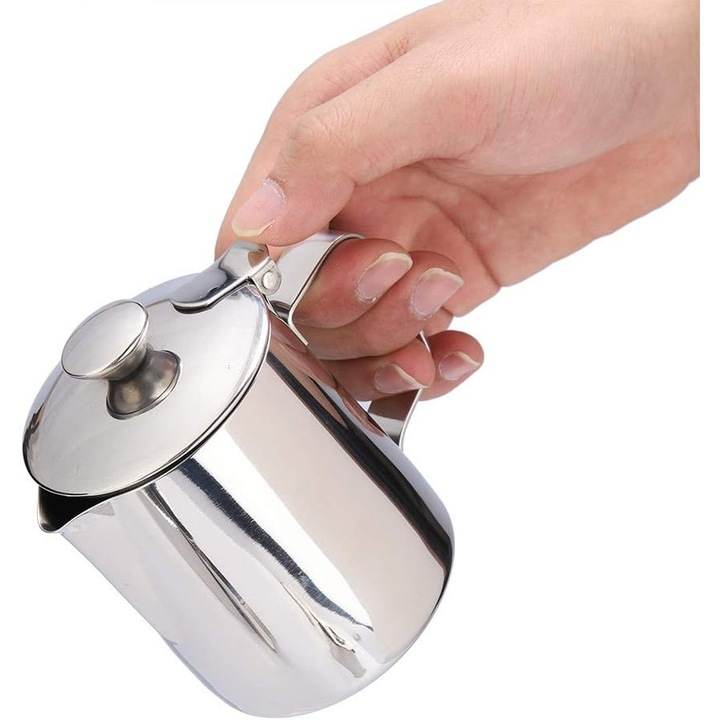 Tejeskancsó / kancsó rozsdamentes acélból, fedéllel, cseppmentes kiöntővel, ergonomikus fogantyúval, ezüst, 350ml