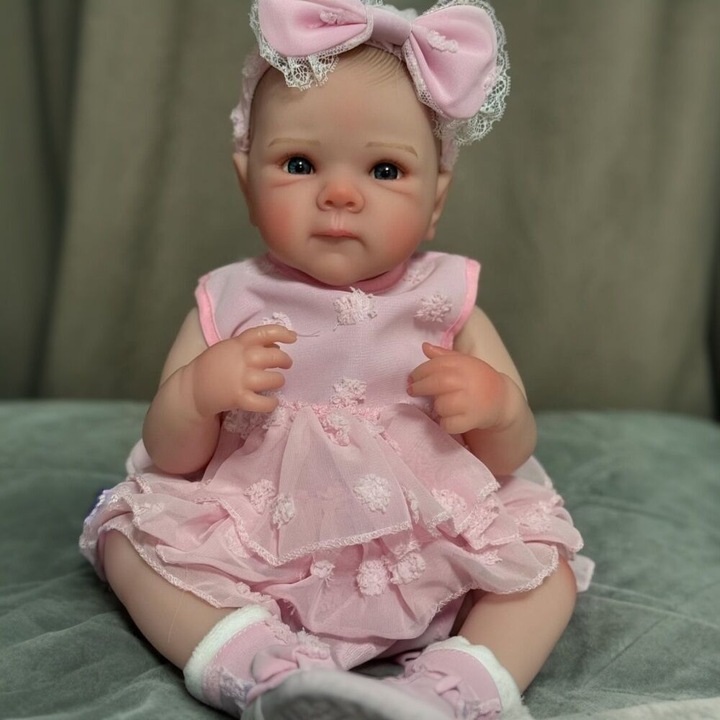 Papusa BZDOLL 48CM 19Inch din Vinil Complet cu Rochie, Bentita, Sosete, Set de Trei Piese din Panza, Figurina de Colectie, Papusa Reborn Impermeabila Facuta Manual pentru Copii Mici, cu Par Pictat