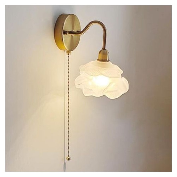 Aplica de perete, lampa de perete stil japonez vintage, abajur din sticla mata in forma de floare, baza din alama periata, intrerupator cu lant, soclu E27 compatibil LED/CFL, auriu periat, 1 buc