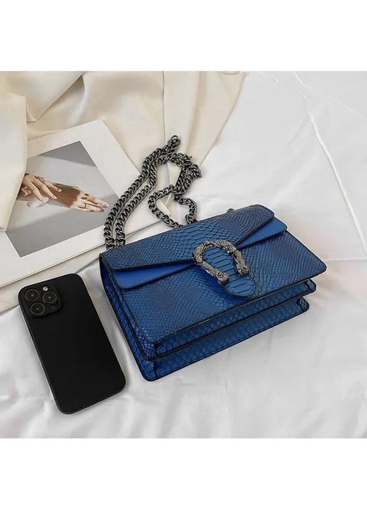 Geanta crossbody din piele, cu imprimeu de sarpe, cu lant metalic si catarama decorativa, cu margine matlasata, curea reglabila, albastru, mic