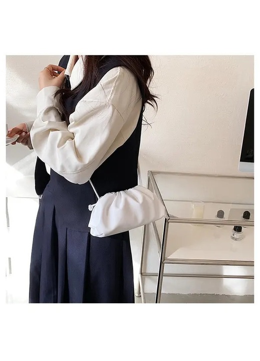 Vegán bőr crossbody/clutch táska, puha redőkkel és levehető pánttal, Cloud Dumpling, Fehér, Egy méret