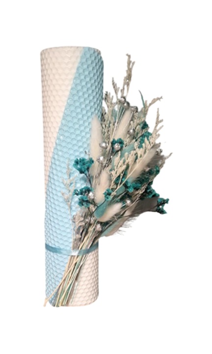 Lumanare botez baiat, decorata cu flori naturale uscate, bleo, 26 cm