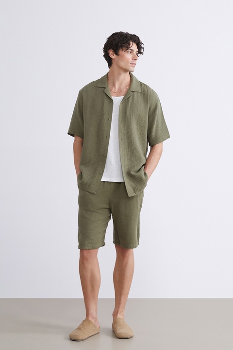 LC WAIKIKI, Pantaloni scurti relaxed fit din bumbac cu buzunar aplicat pe spate, Verde masliniu inchis