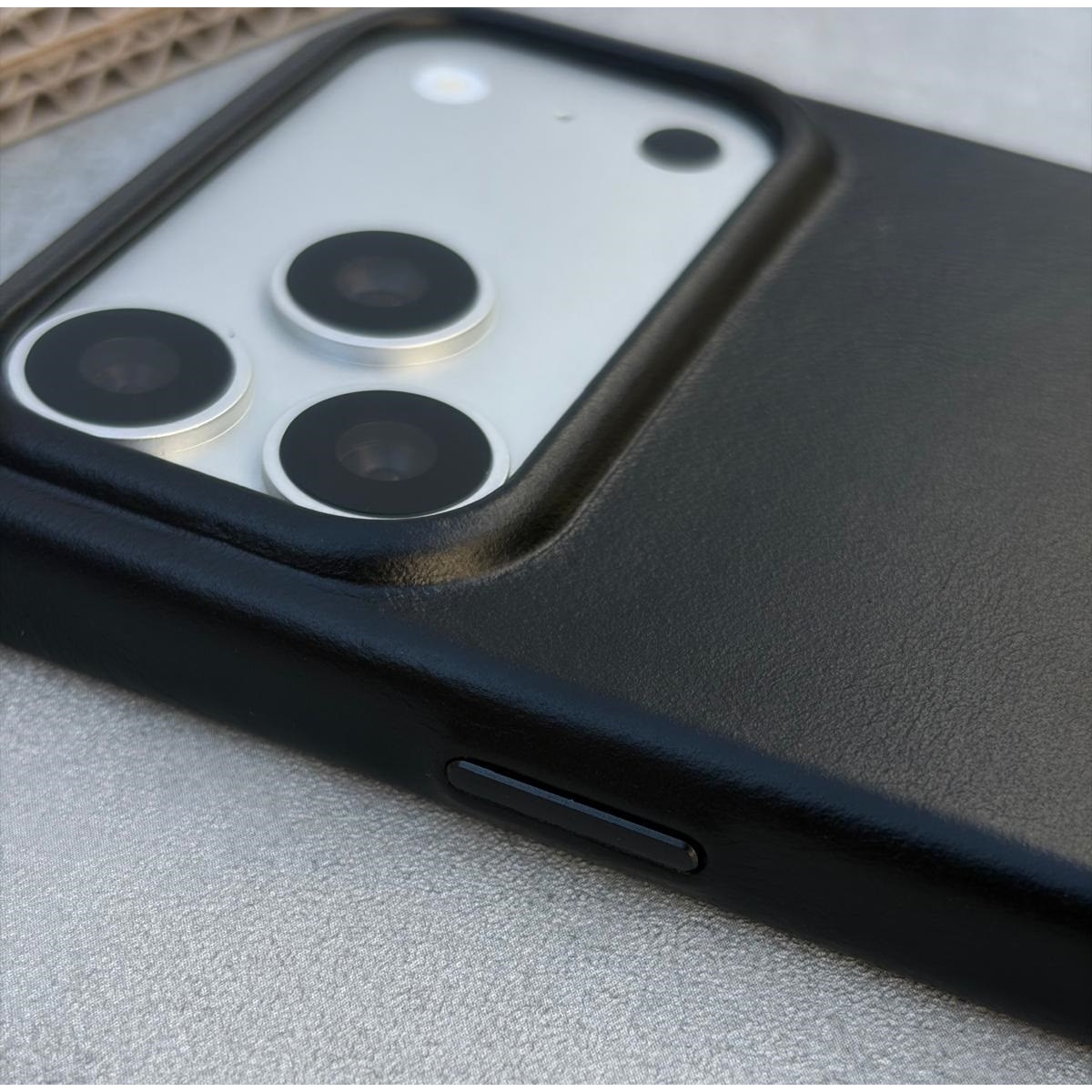 Husa din Piele Naturala Full-Grain pentru iPhone 17 Pro Max - Onyx Black - compatibila Magsafe