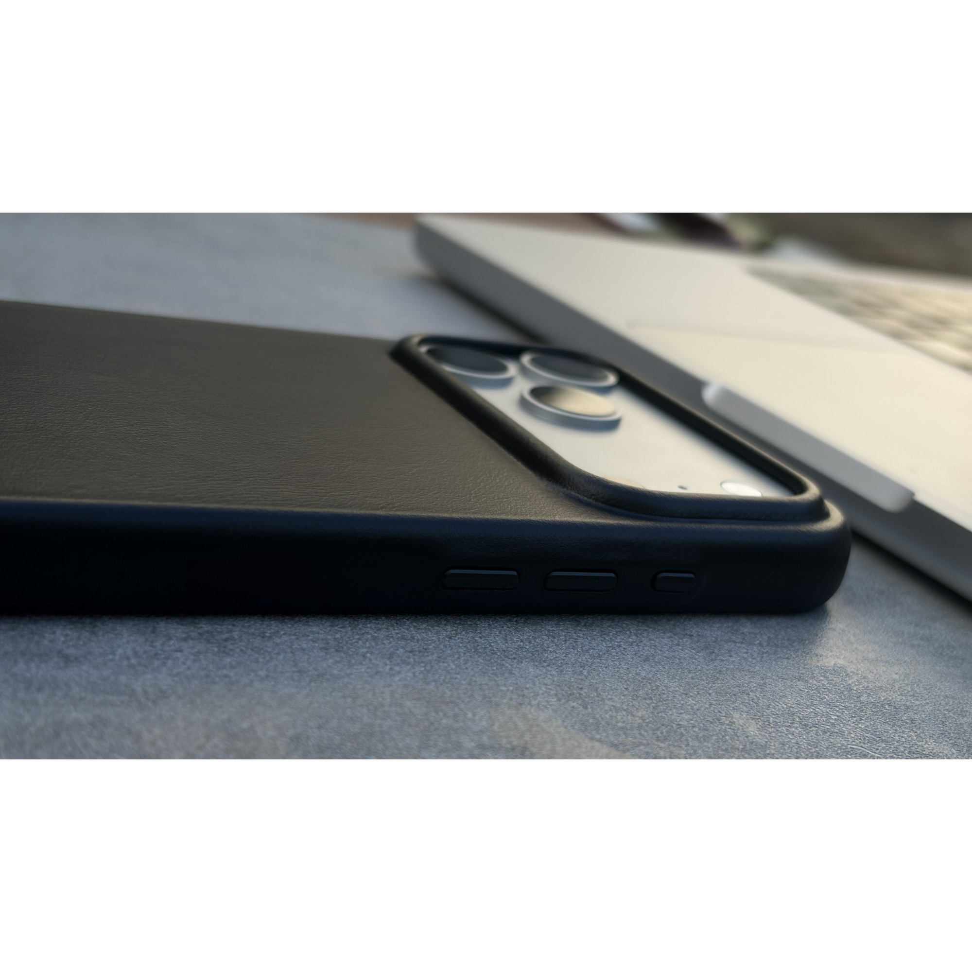 Husa din Piele Naturala Full-Grain pentru iPhone 17 Pro Max - Onyx Black - compatibila Magsafe