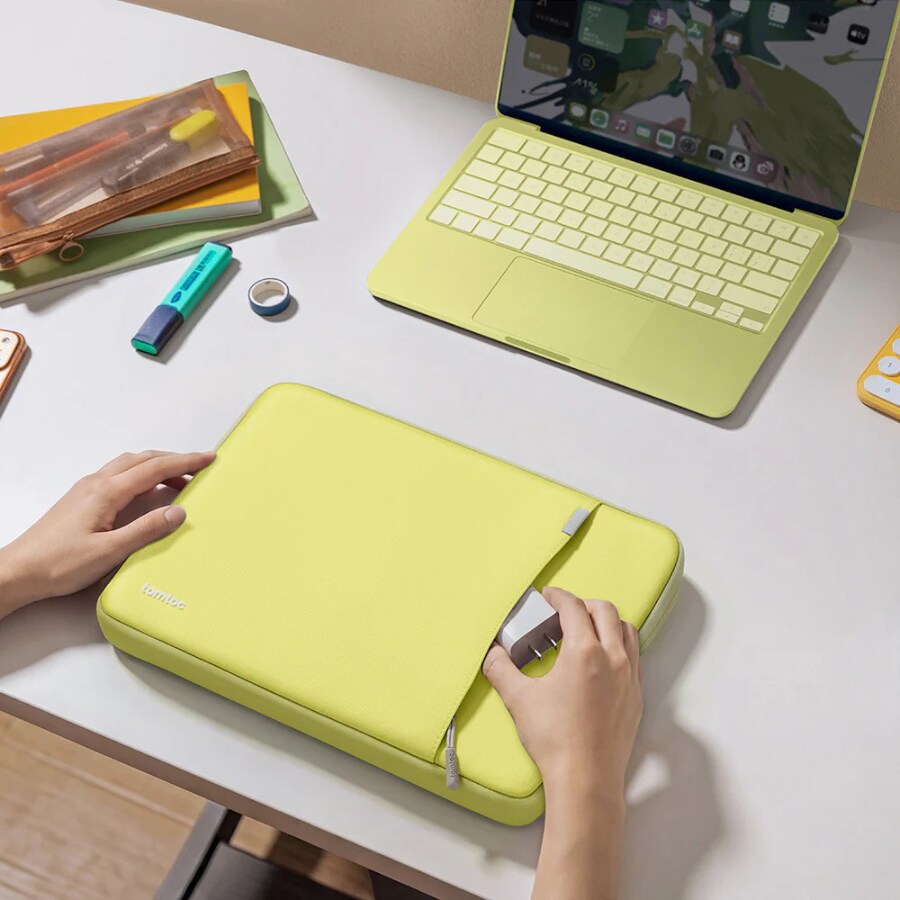 Husa Tomtoc Defender A13 compatibila cu Macbook Neo 13 inch 2026, Citrus