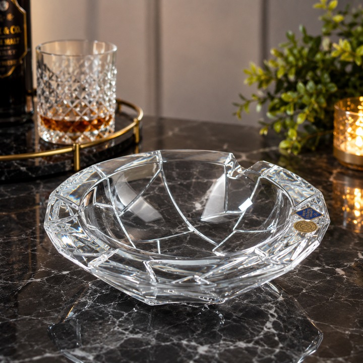 Prémium kristály hamutartó, elegáns geometrikus design