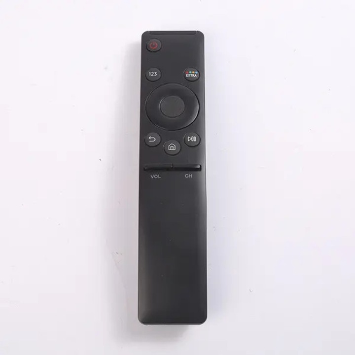 Telecomanda universala pentru Samsung Smart TV IZO-CJ-K0502-20260806-7638, programabila, compatibila cu majoritatea modelelor Samsung, baterii 2xAAA, raza ≈ 8 m, negru