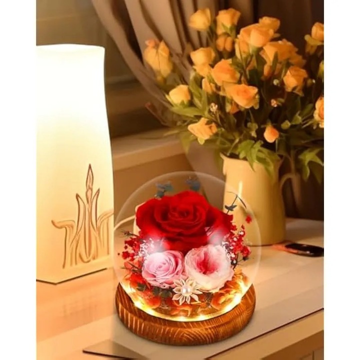 Trandafir etern cu LED, decor cu hortensii, cupola sticla, baza lemn, multicolor, 20x15cm