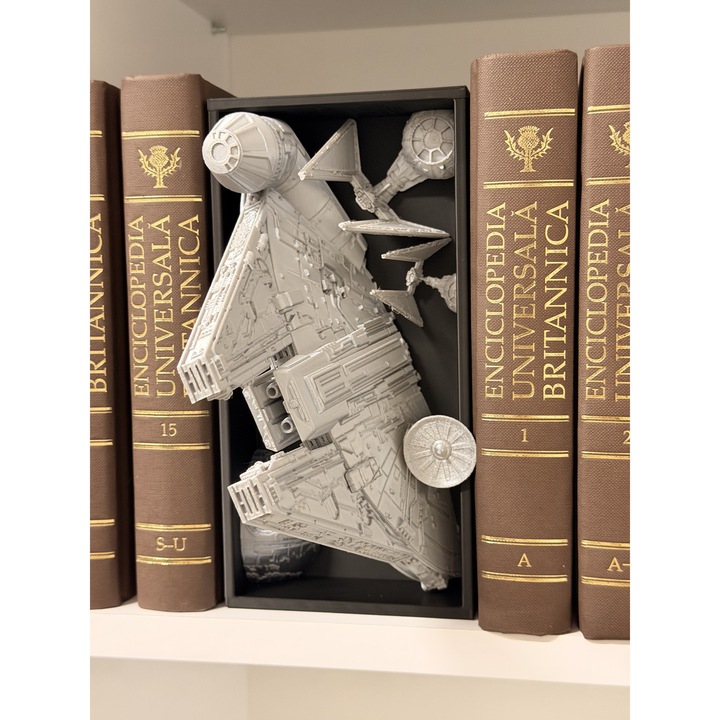 Suport Carti Decorativ Flota Spatiala - Decoratiune 3D in Rama Neagra