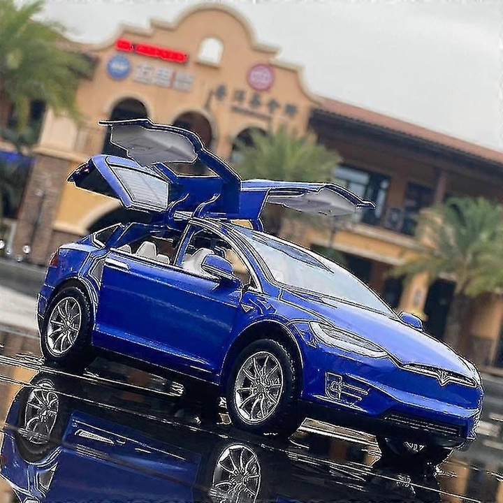 Tesla Model X 1:24, fém és műanyag, hanggal és fénnyel, 20x10x8cm