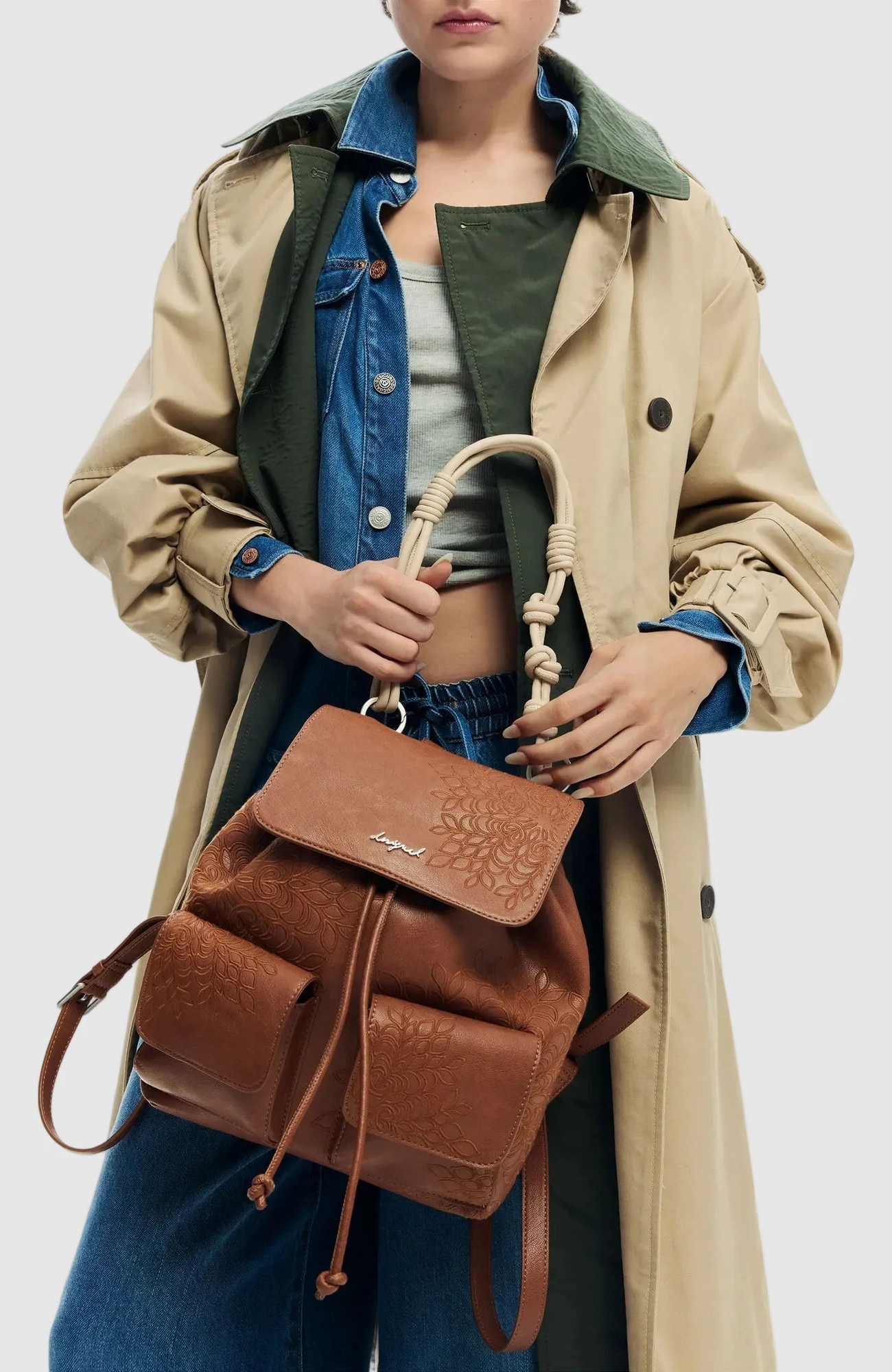Embosss Rucsac femei Desigual caramel cu emboss floral si buzunare - eMAG.ro