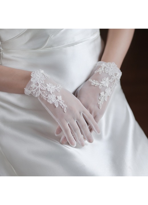 Manusi de mireasa albe, brodate, cu dantela - accesoriu elegant pentru sedinte foto de mireasa, petreceri de seara
