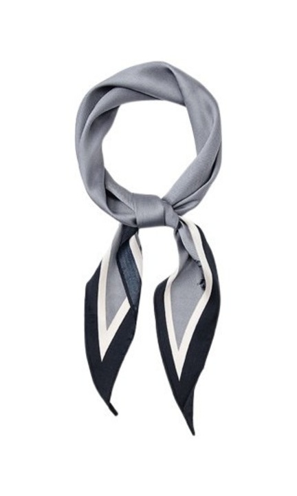 Esarfa de matase pentru femei cu imprimeu floral color block - un accesoriu versatil pentru gat
