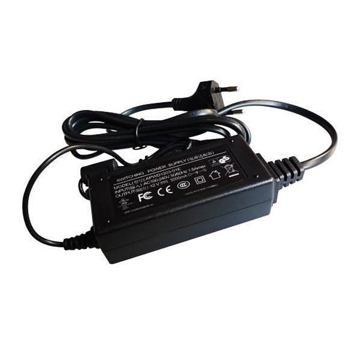 XtendLan 12V 3A 112x45x32mm tápegység adapter, fekete