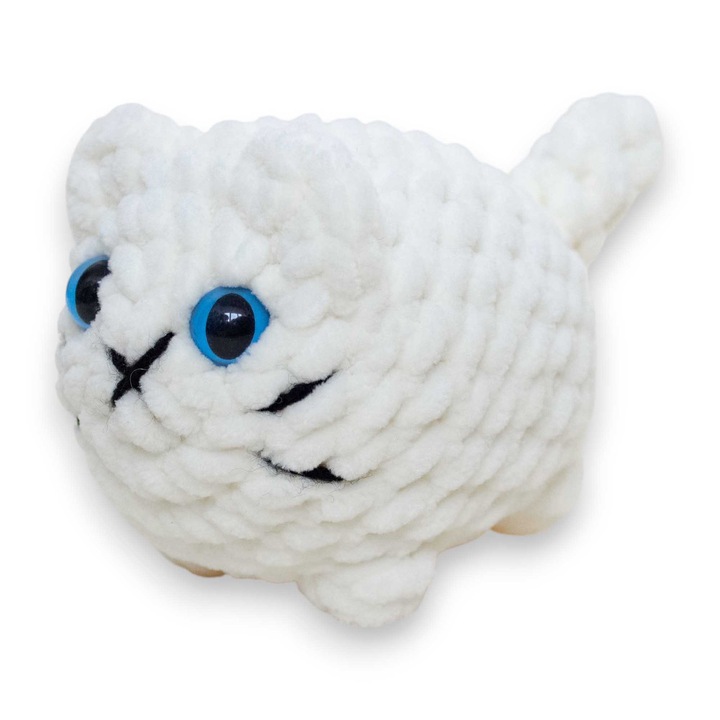 Horgolt plüss macskajáték, Mirinka, kézzel készített, 9 cm