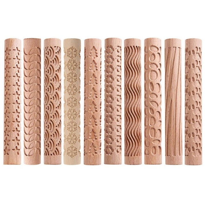 Karácsonyi mintás fa sodrófa 15x2cm ergonomikus