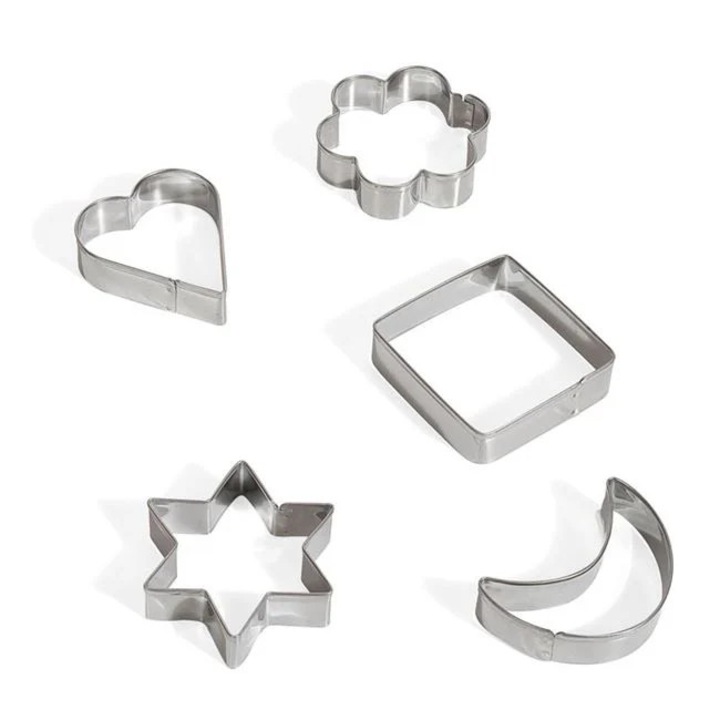 Set Forme Metalice pentru Biscuiti, Culoare Argintie, Diverse Forme - Design Rezistent si Practic, Ideal pentru Decorarea si Modelarea Aluatului in Bucatarie