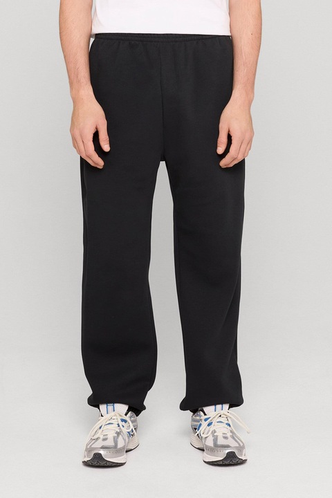 Urban Classics, Pantaloni de trening cu croiala relaxed-fit si buzunare, Negru