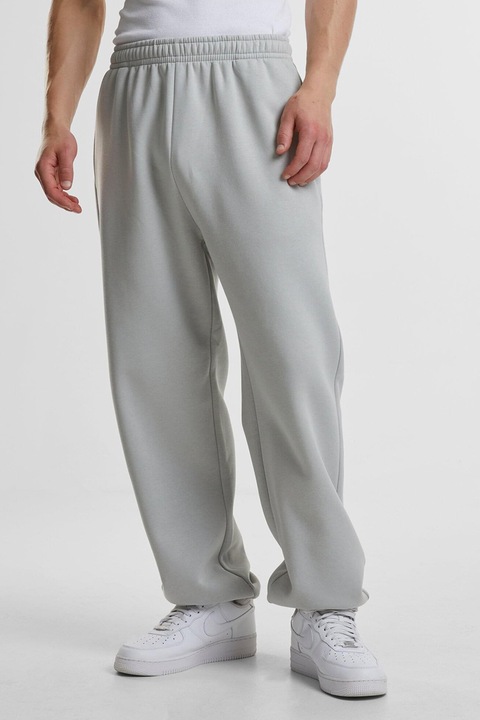 Urban Classics, Pantaloni de trening cu croiala relaxed-fit si buzunare, Gri deschis