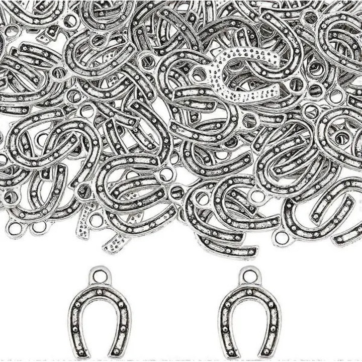 100 db patkó sarmuri készlet, ezüst színű ötvözet, 16.5x11mm, műanyag dobozban 7.4x7.2x1.7cm