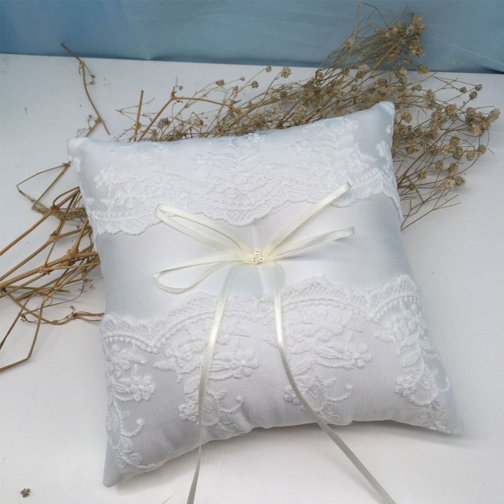 Perna pentru verighete satin bej 20x20cm