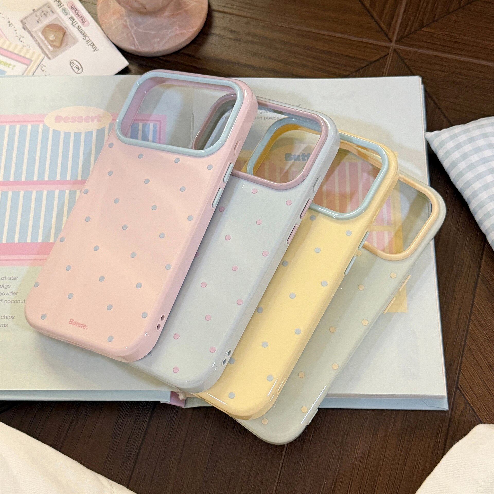 Husa telefon TPU pentru iPhone 17 Pro Max, buline retro, color-block, protectie soc, usoara