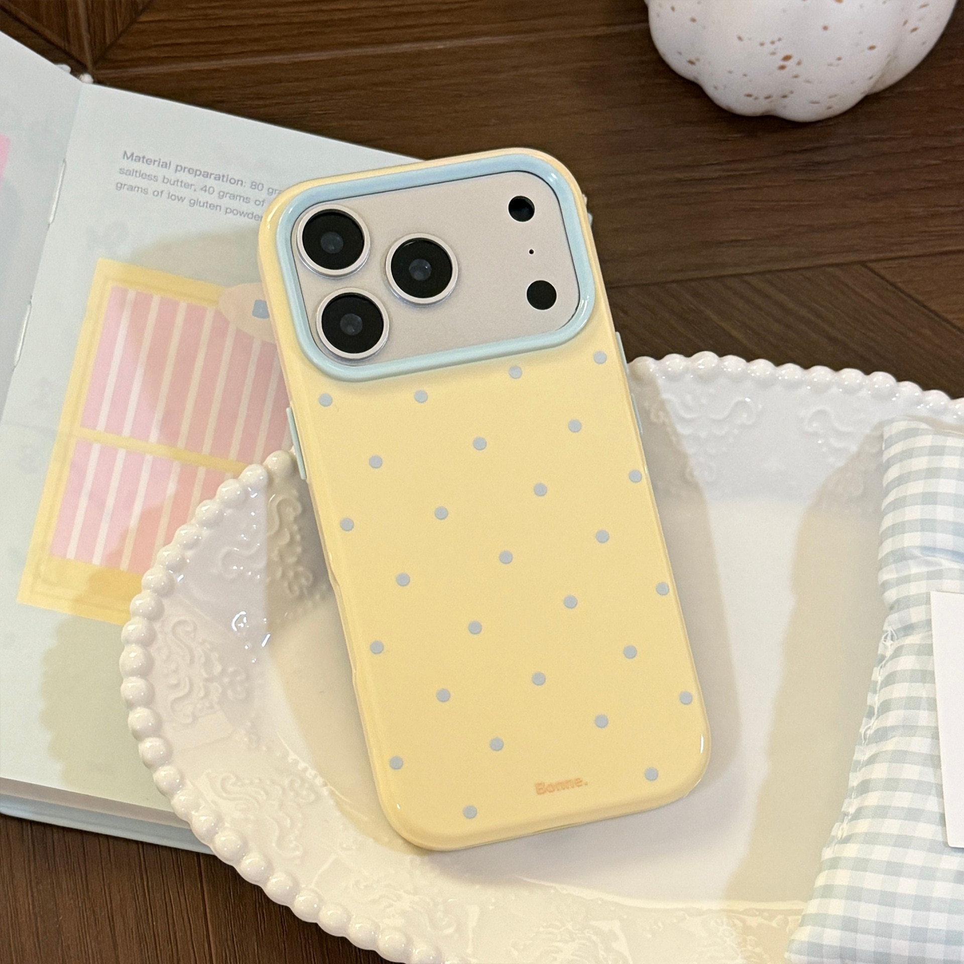 Husa telefon TPU pentru iPhone 17 Pro Max, buline retro, color-block, protectie soc, usoara