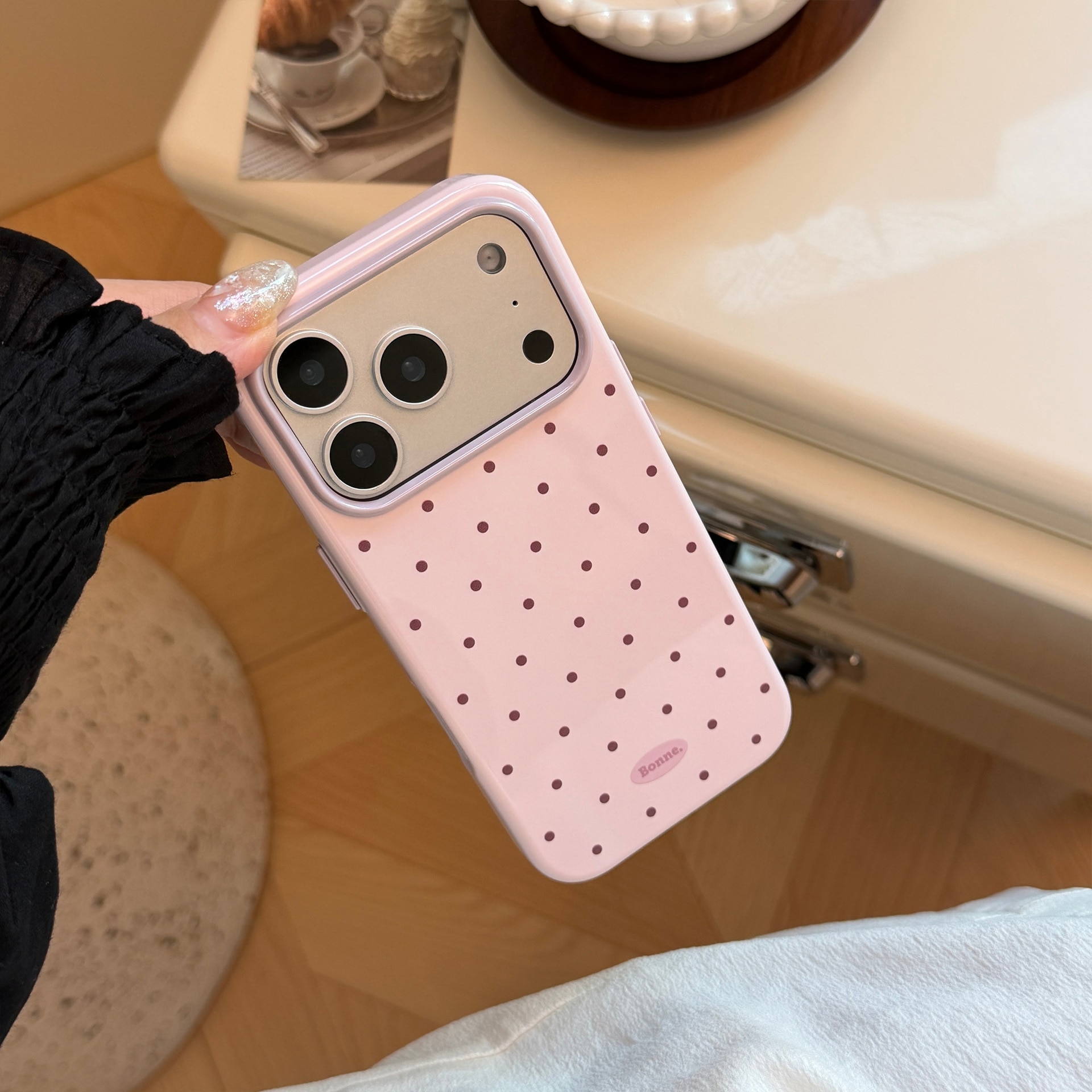 Husa telefon TPU, model buline retro si color-block, protectie soc, pentru iPhone 17 Pro