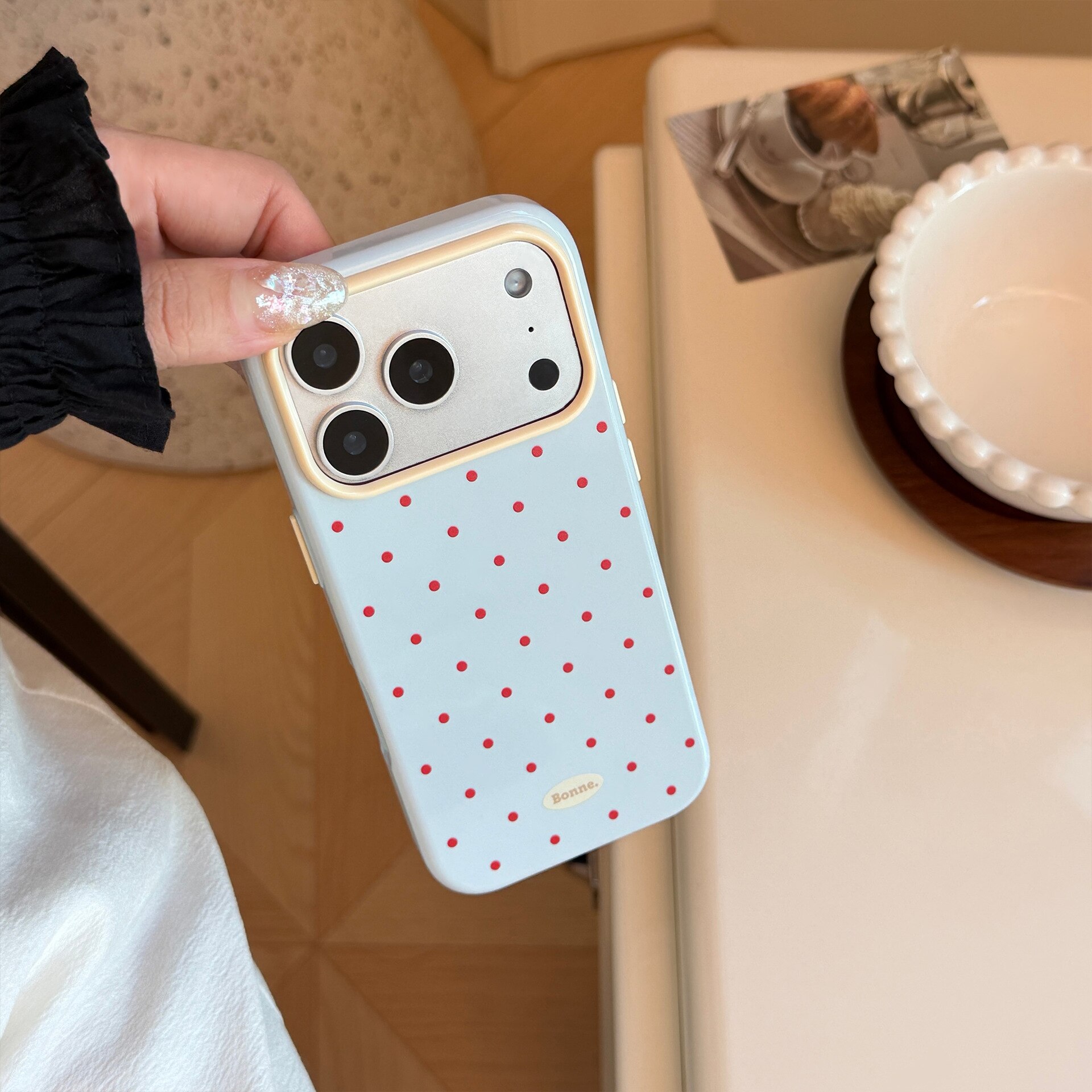 Husa telefon TPU, model buline retro si color-block, protectie soc, pentru iPhone 17 Pro