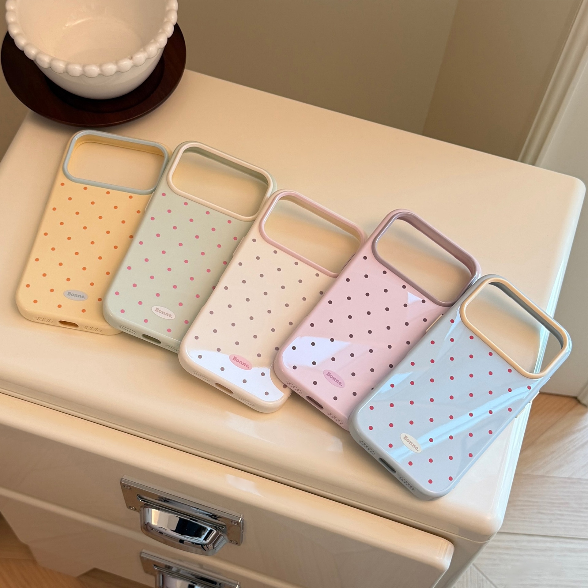 Husa telefon TPU, model buline retro si color-block, protectie soc, pentru iPhone 17 Pro
