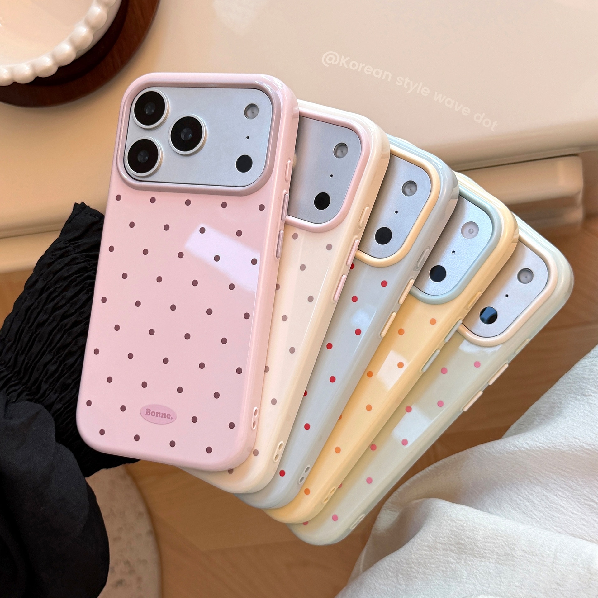 Husa telefon TPU, model buline retro si color-block, protectie soc, pentru iPhone 17 Pro