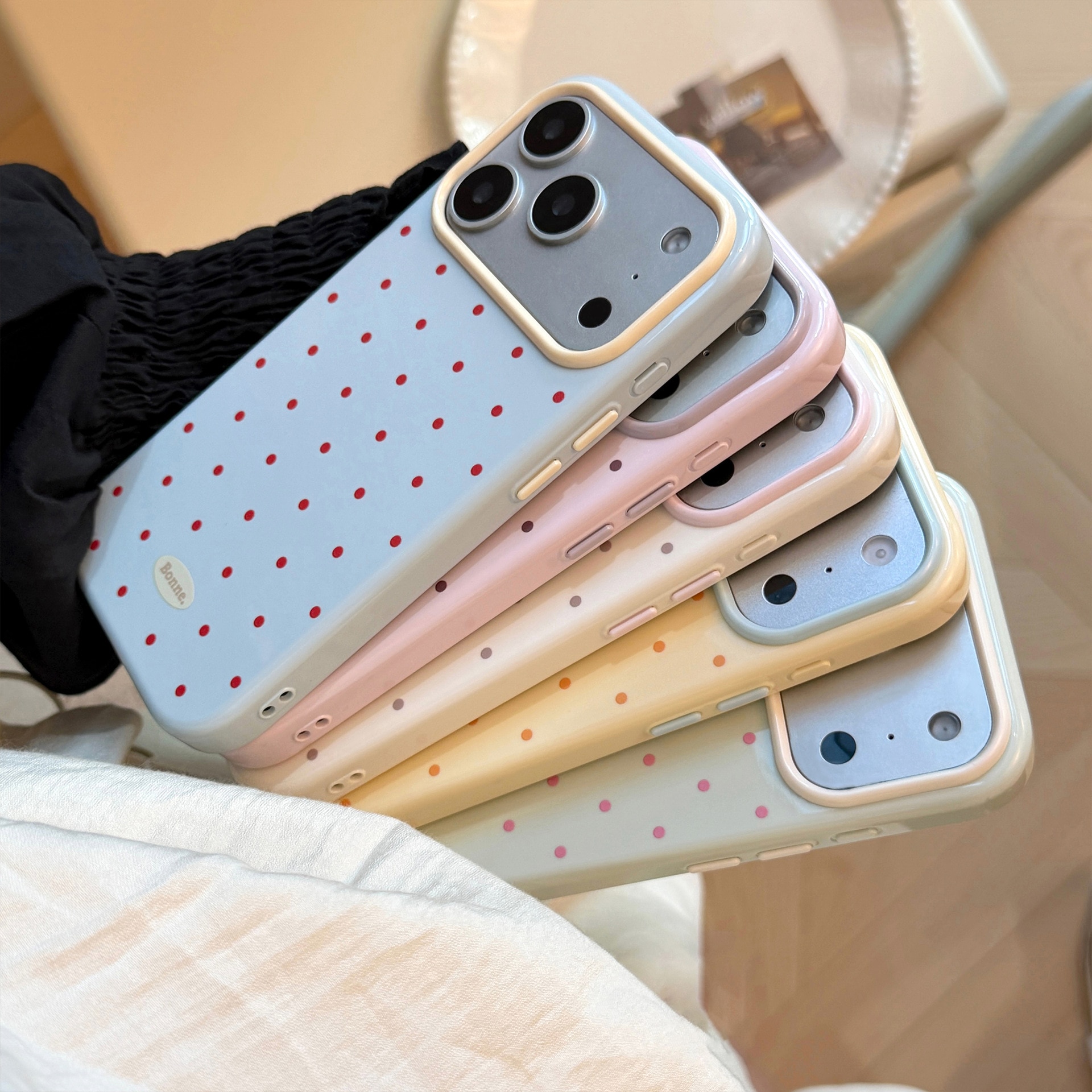 Husa telefon TPU, model buline retro si color-block, protectie soc, pentru iPhone 17 Pro