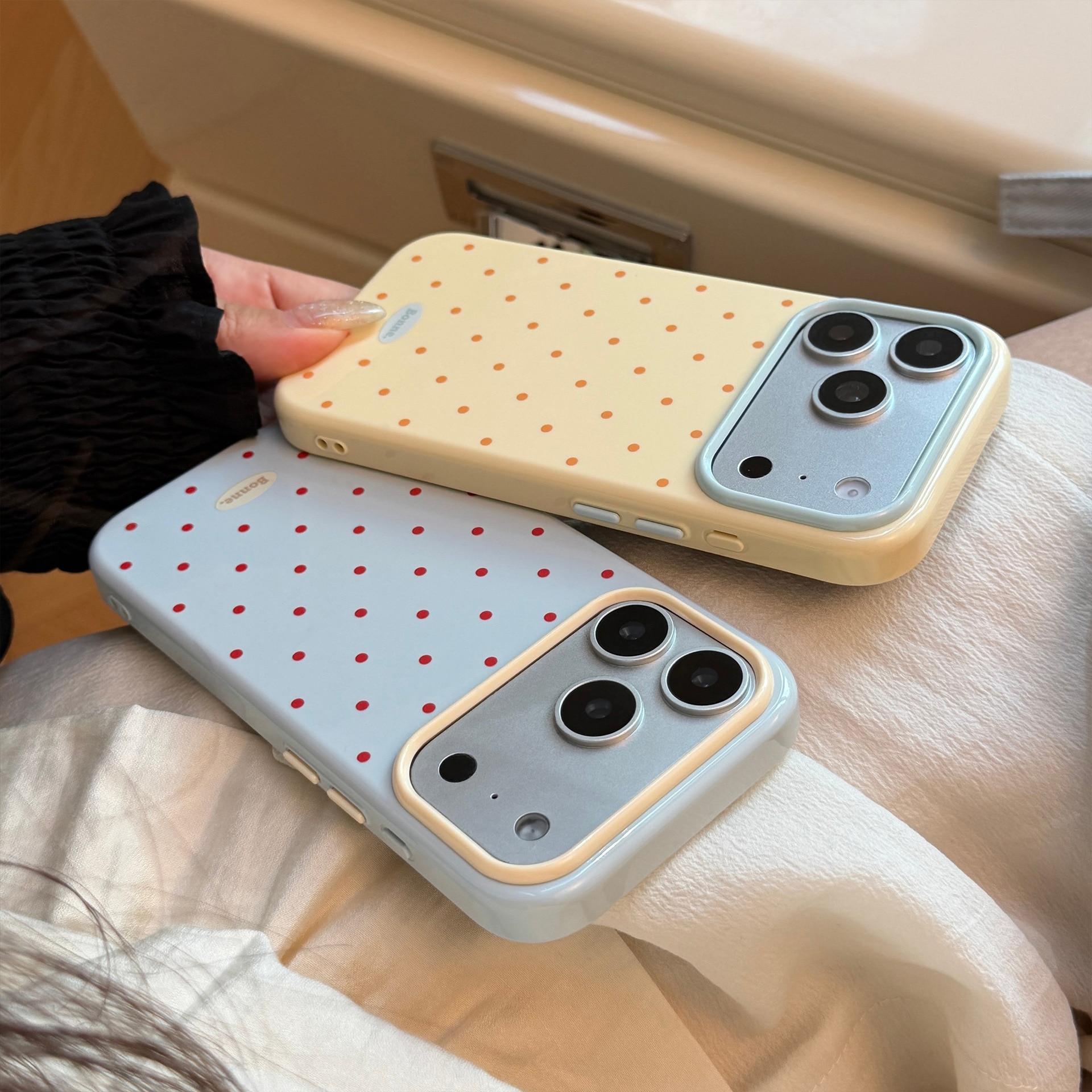 Husa telefon TPU, model buline retro si color-block, protectie soc, pentru iPhone 17 Pro