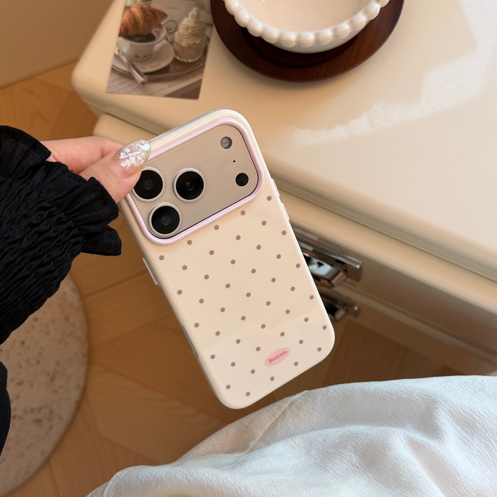 Husa telefon TPU, model buline retro si color-block, protectie soc, pentru iPhone 17 Pro
