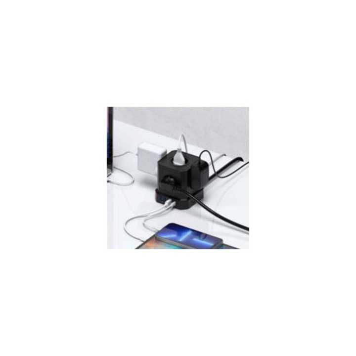 Hosszabbító 9 az 1-ben, 5 AC aljzat, 4 USB port, fekete, 2m
