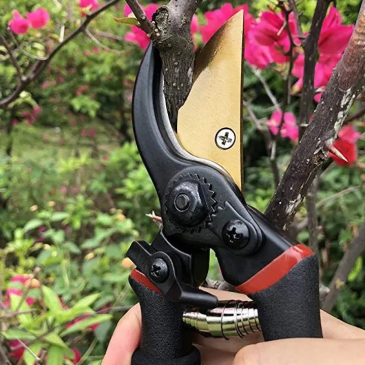 Kerti olló, titán acél, precíziós vágás, ergonomikus nyél, 20cm