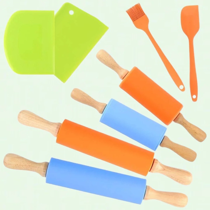 Set 8 piese sucitoare silicon, racleta, pensula, taietori aluat, multicolor