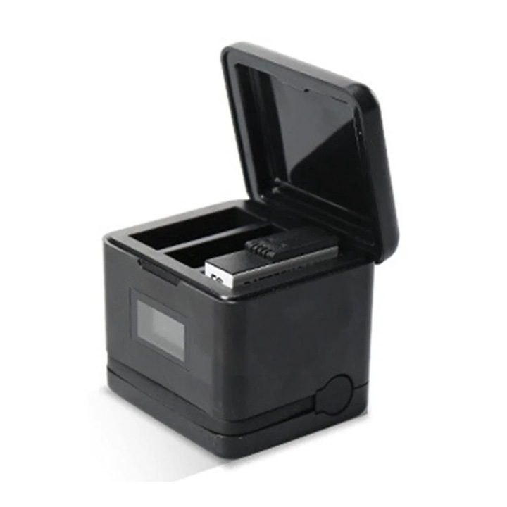 Зарядно устройство за батерии YANYXR за Insta360 ACE PRO, 3 слота, USB Type-C, 5.9x6.4x5.6 см