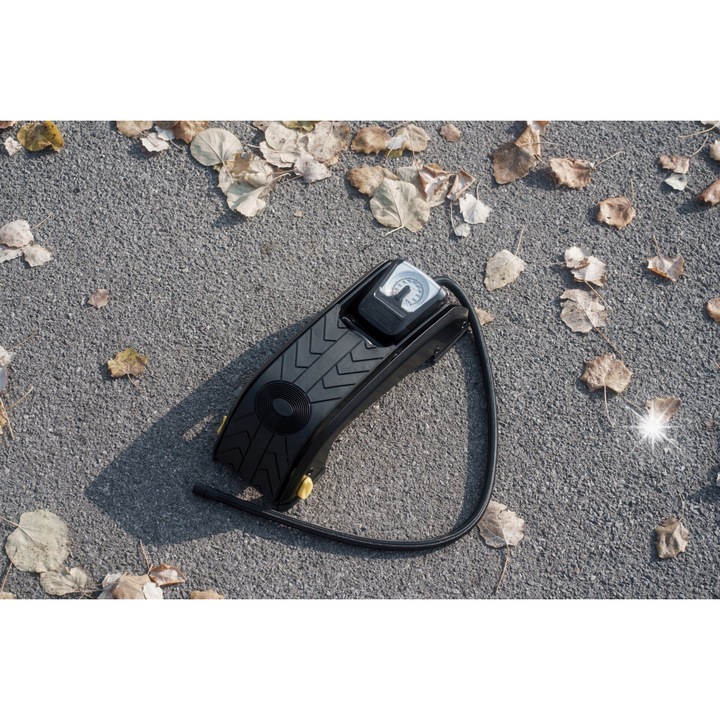 Pompa picior Michelin, analogica, manometru, 67cm, negru