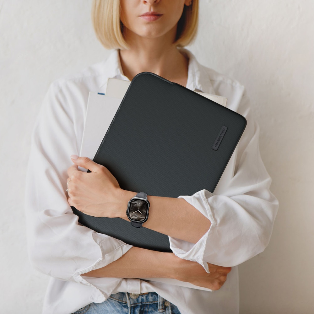Husa AmazingThing Minimal BasicBag compatibila cu Macbook Neo 13 inch, Negru